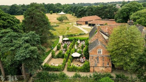 Fritton Hotel | Fritton Lake - The Clubhouse