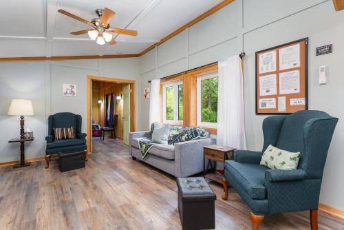 Logan House | Family-Friendly Frog Hollow with Hot Tub & Pet Perks