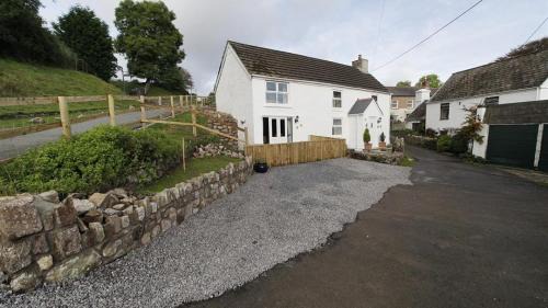 Llangennith House | Cozy Frog Lane Cottages: Pet & Child Friendly Retreats