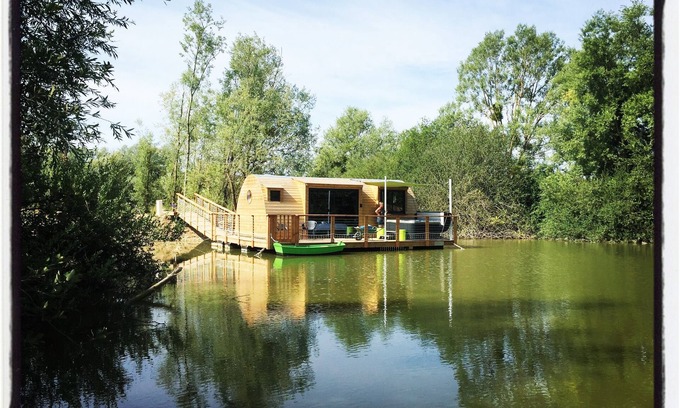 Chablis Cabin | Immerse in Frogs Floating Cabin with Private Spa Experience