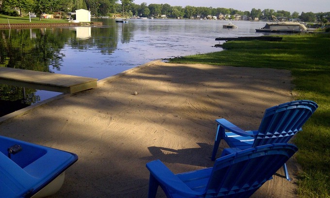 Oxbow House | Tranquil Retreat: 4BR with Kayaks & Pet-Friendly Amenities