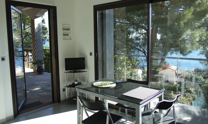 Cerbere Apartment | Experience COLLIOURE to CADAQUES: Oceanfront Bliss Awaits