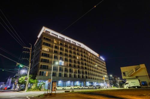 Seongsan Hotel | Discover Jeju Seongsan: Oceanfront Retreat with Pool