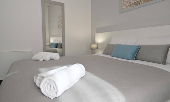 Villa Grazia di Carini House | Comfortable Nfacci Double Room with Family-Friendly Amenities