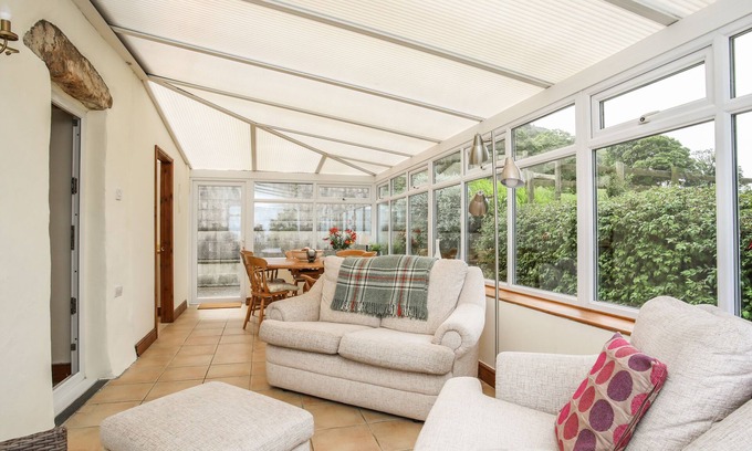 Rhyd-y-clafdy Cottage | Oceanfront Fron Fawr: Ideal for Families with Breakfast!