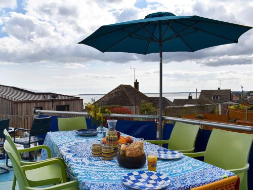 Dovercourt House | Family-Friendly Fronks House: Ideal for Kids and Pets