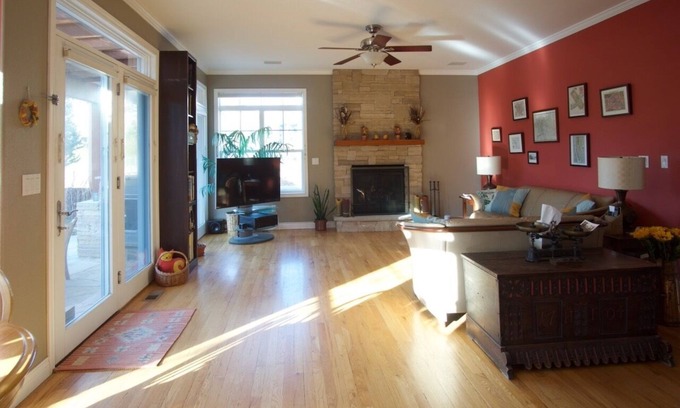 Dakota Ridge - Northbriar House | Explore Trails with Pool & Lake Views Near Downtown