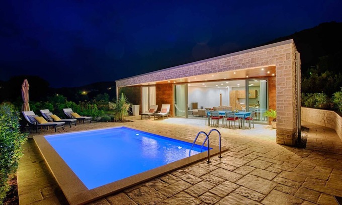 Zrnovo Villa | Beachfront Villa Korcula Bay View with Private Pool