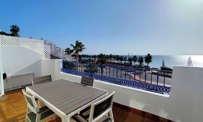 La Parata Apartment | Front Line Beach Penthouse with Ocean Views, Pool and Fiber Optics
