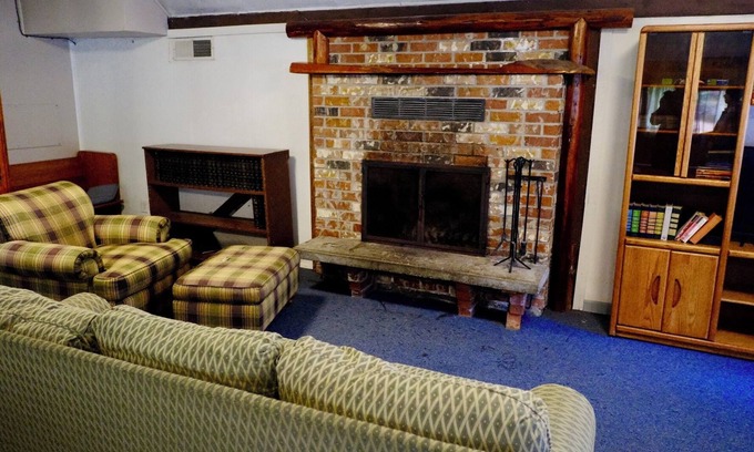 Ashford Cabin | Convenient Front Lodge Steps from Mount Rainier Trails