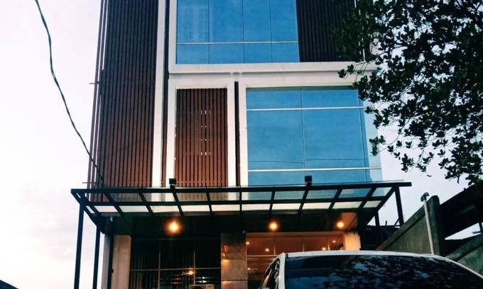 West Semarang Hotel | Guest Rated: Front One Boutique Tugu Muda Semarang Hotel