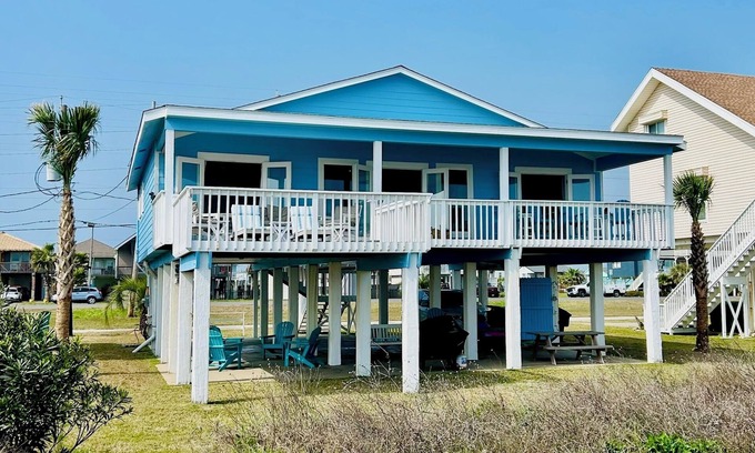 Galveston House | Beachfront Retreat: Two Bedrooms with Deck Access