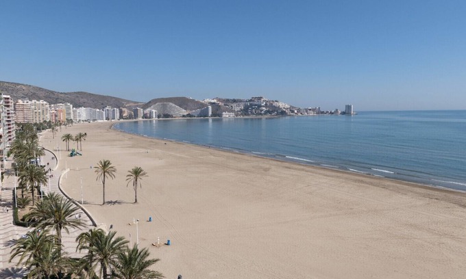 Cullera Apartment | Ocean View Getaway at Frontalmar with Spa and Breakfast