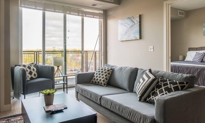Nicollet Island Apartment | Frontdesk | 1 BR Apt near the Mississippi River