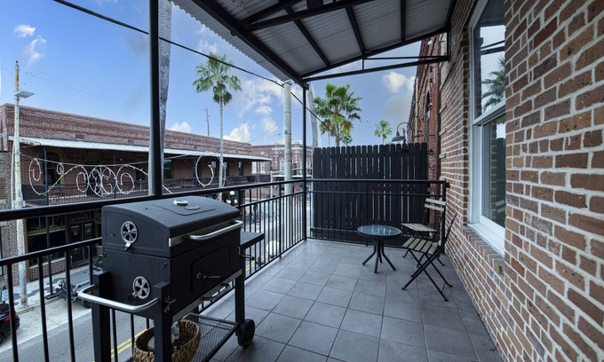 Historic Ybor Apartment | FRONTDESK 1910 E 7th Ave Apts Historic Ybor Tampa