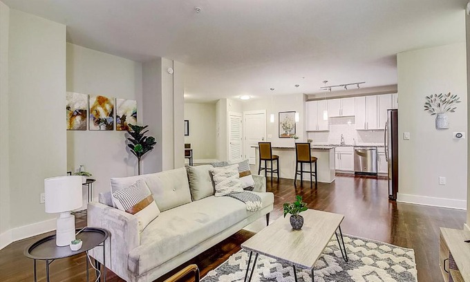 Charlotte Apartment | Discover FRONTDESK Berkshire Dilworth Apts in Midtown Charlotte
