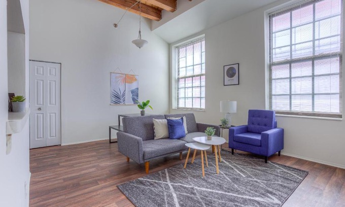 Detroit Apartment | Guest Rated 10/10: Frontdesk I River Place Apts Detroit