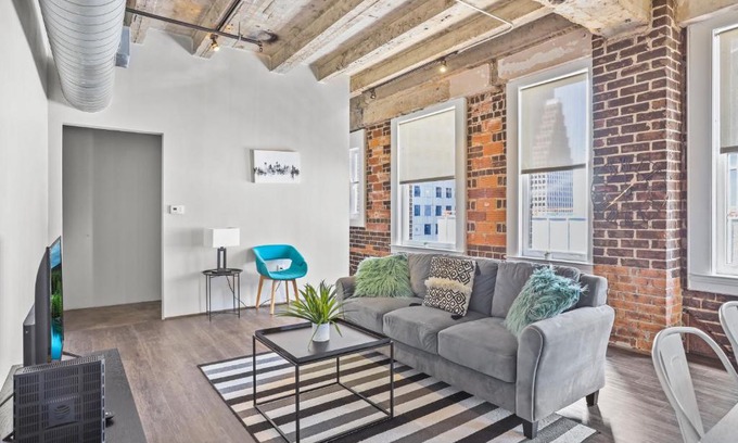 Downtown Houston Apartment | Discover Frontdesk I The Rice Apts in Downtown Houston