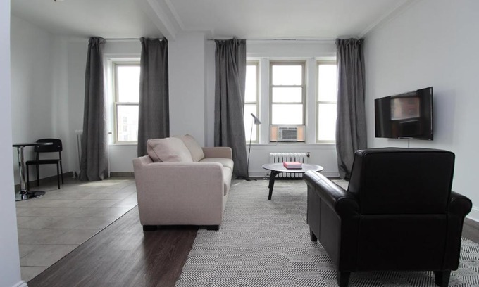 East Hyde Park Apartment | Modern 1 BR Apartment with Ocean View at Promontory Point