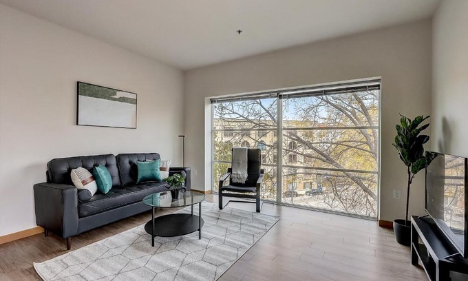 Lower East Side Apartment | Discover FRONTDESK Rhythm Apts in Vibrant Lower East Side