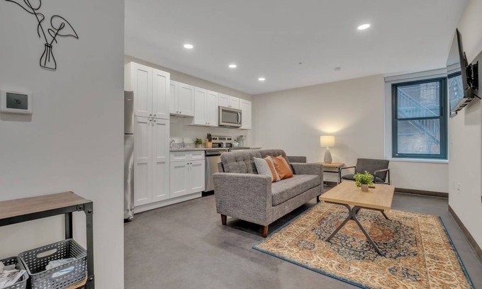 Cultural District Apartment | Cozy Studio Apt Near Pittsburgh Zoo with Kitchen Access