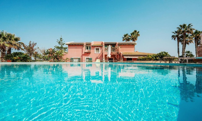 Augusta Villa | Beachfront Escape at Fronte Spiaggia Zoe - 9.4/10 Rating