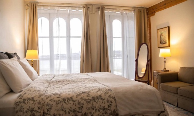 Lower Town Apartment | Top-Rated Frontenac - Royal Dalhousie with Family Amenities