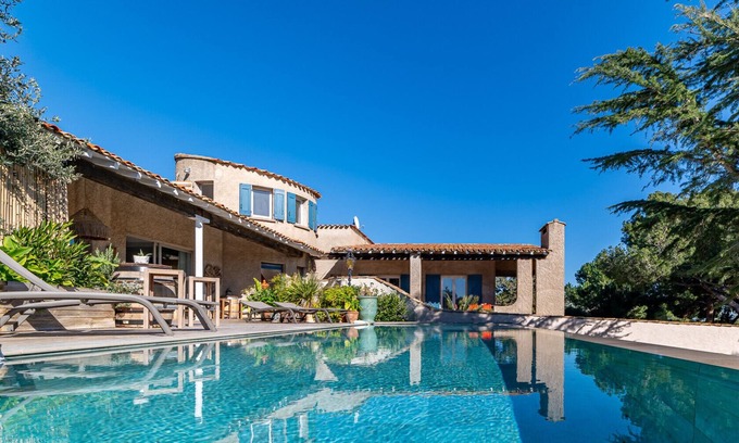 Frontignan Villa | Discover Frontignan's Mas Saint Pierre with Private Pool