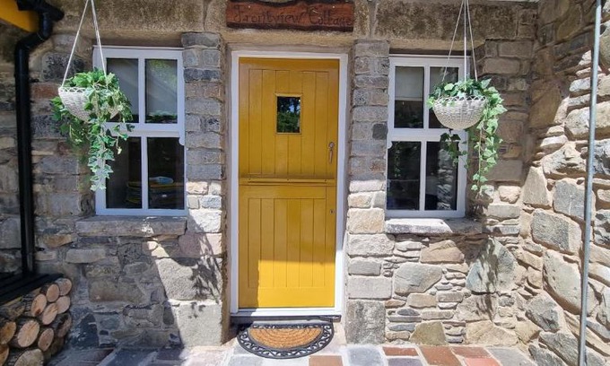 Loughinisland House | Family-Friendly Frontview Cottage - Rated 9.4/10 by Guests