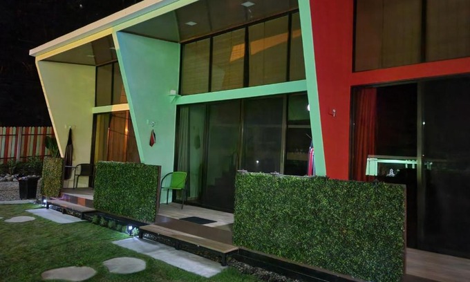 Cocles House | Guest Rated 10/10: Fruit Houses' Pineapple House Escape