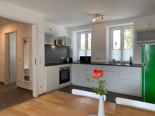 Unterallgau Apartment | Pet-Friendly Frundsberg-Apartment with Hot Tub & Breakfast