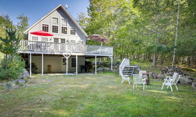 Standish Cabin | Family-Friendly Cabin on Frye Island with Beach Access