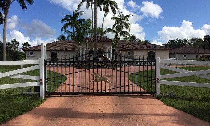 Southwest Ranches House | Discover Ft. Lauderdale Guest House with Ocean Views & Pool