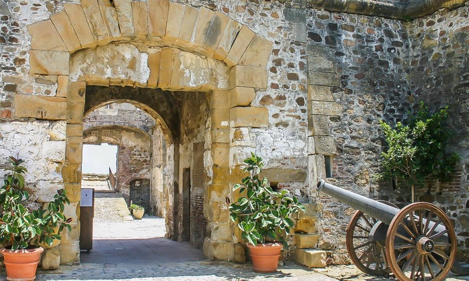 Castillo de Sabinillas Apartment | Unforgettable Stay at Fuentes de la Duquesa A323 with Pool & Spa