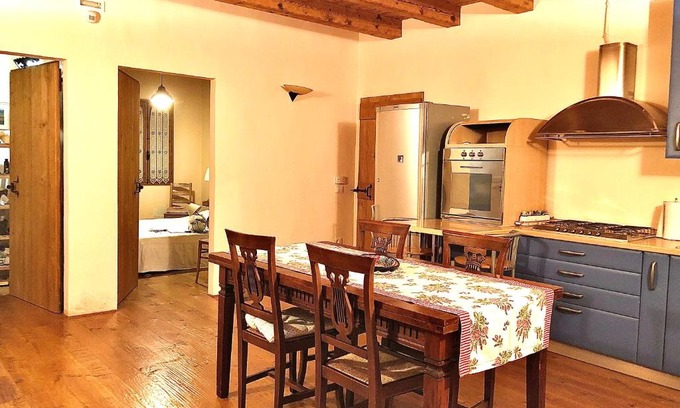 Noale House | Escape to Comfort: Hotel Fuga near Venice with Pool & Hot Tub