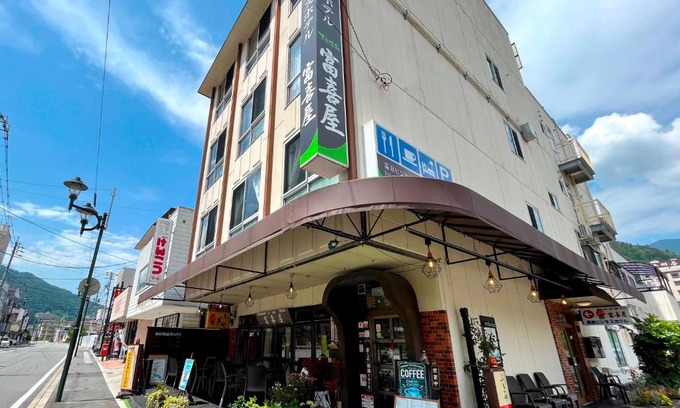 Gero Onsen Hotel | Relax at Fukiya: Family-Friendly with Hot Tub & Dining
