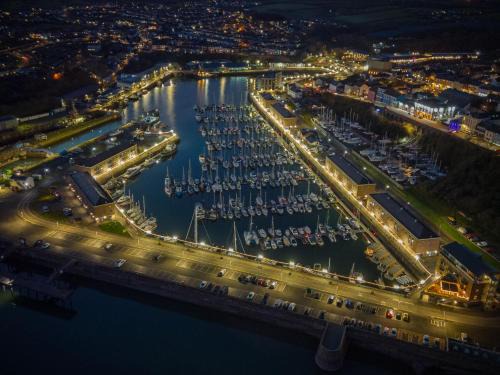 Milford Haven Apartment | Inviting Fulke Street 2 Bedroom Apartment in Milford Haven