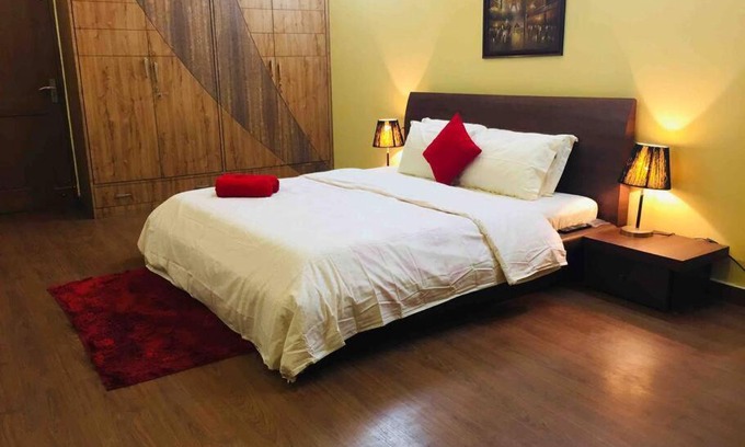 New Delhi Apartment | Spacious 3-Bedroom Apartment with Kitchen & Pet Friendly