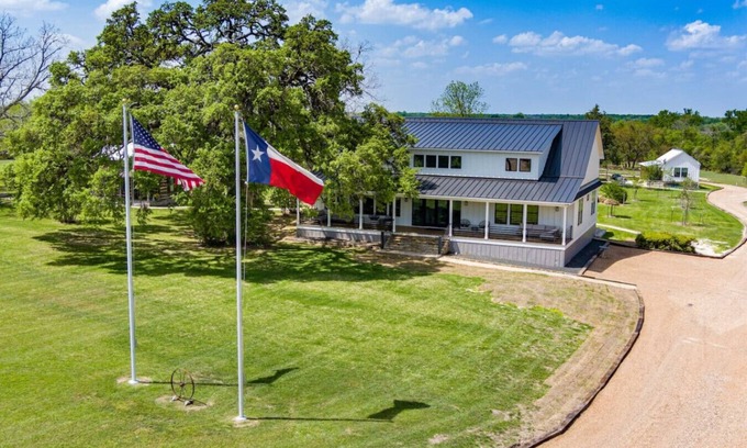Round Top Other | Top-Rated Farm Rental in Round Top with Breakfast Included