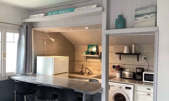 Audenge Apartment | Relaxing Full-Foot Studio in Arcachon Basin with Pool