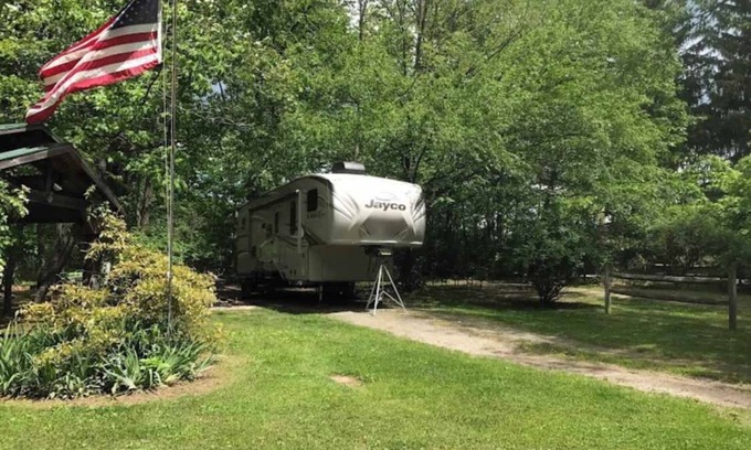 Wellsboro Apartment | Full Hook up 30 Amp Site W Up to 26Ft