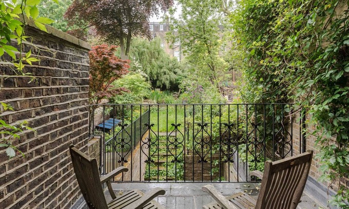 Camden Town with Primrose Hill House | Full House - Camden - by Frankie Says