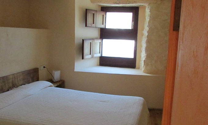 Cuevas de Vinayo Cottage | Ideal Getaway for 4 with Spa and Kitchen Access