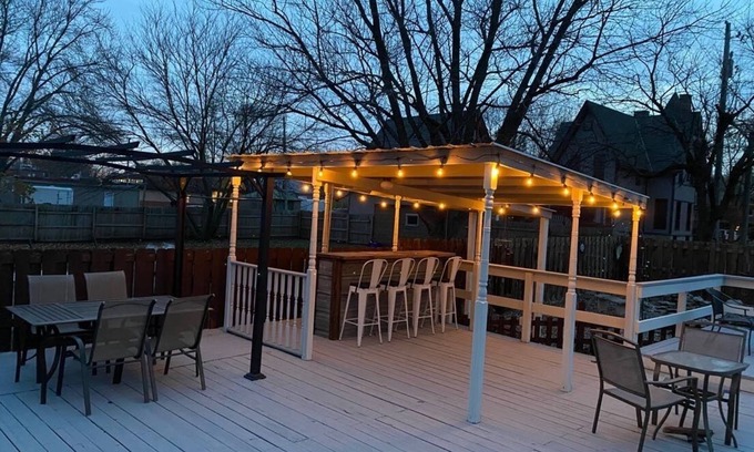 Prairie Du Chien House | Inviting Full House in PdC with Kitchen & Large Deck!
