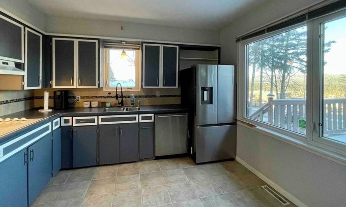 Hinton House | Full House with huge backyard in the Rockies