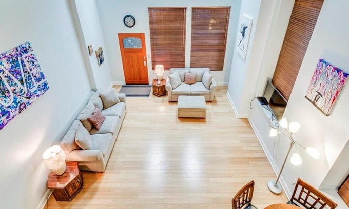 Downtown Apartment | Inviting Loft Apartment Steps from Omni Hotel