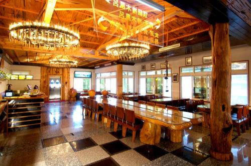 Wulai Hotel | Relaxing Full Moon Spa with Hot Tub & Family-Friendly Perks