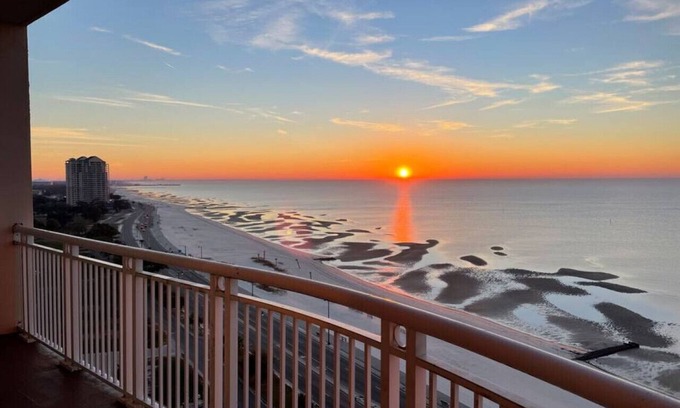 Gulfport Condo | Oceanfront Bliss at Serene Sandcastle - 2 Bed/2 Bath Retreat