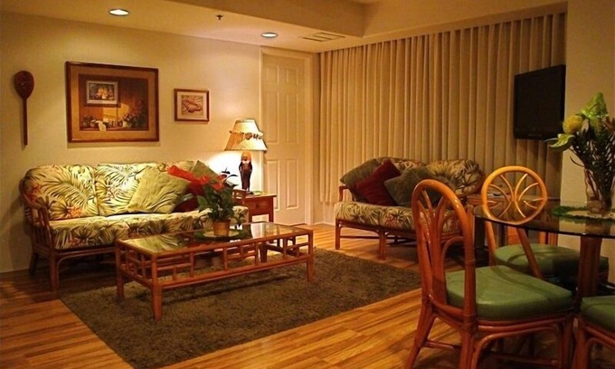 Waikiki Condo | Oceanfront Retreat: Steps to the Beach with Free Wi-Fi