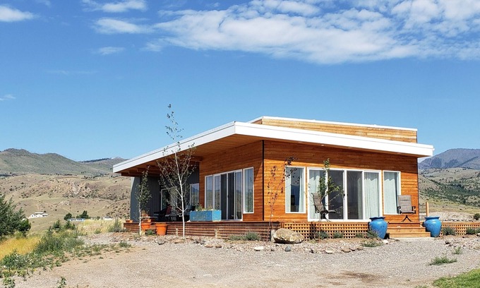Emigrant House | Ideal Family Retreat in Gorgeous Paradise Valley, MT